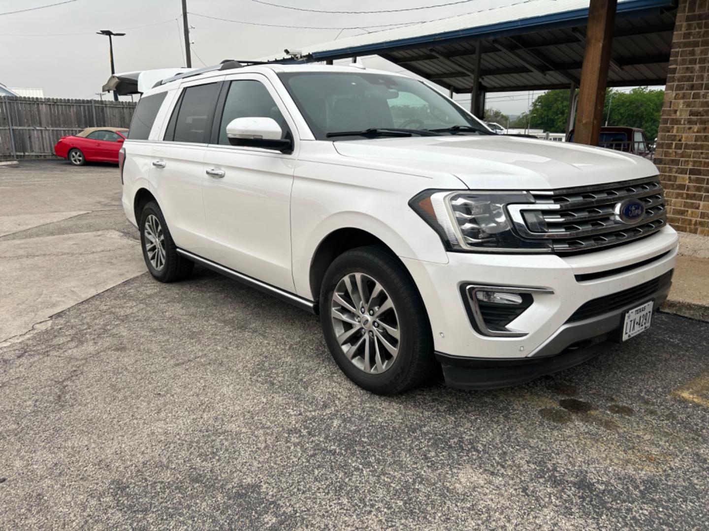 2018 White Ford Expedition Limited 4WD (1FMJU2ATXJE) with an 3.5L V6 DOHC 24V FFV engine, 6A transmission, located at 1687 Business 35 S, New Braunfels, TX, 78130, (830) 625-7159, 29.655487, -98.051491 - Photo#1